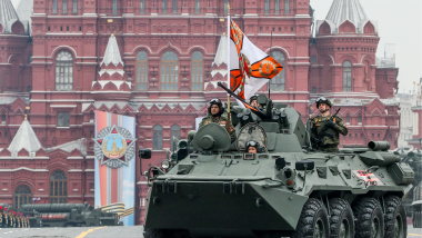 5 мая красная. Парад Победы 1970. Парад Победы 2010 техника. Парад Победы 2025. Москва парад 2025.