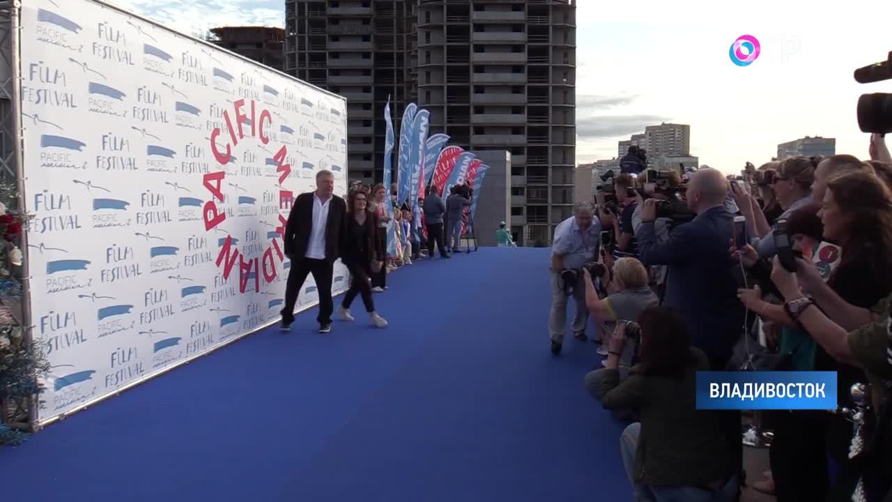 1 канал на сегодня владивосток. Программа время первый канал. 1 канал на сегодня владивосток. 1 канал на сегодня владивосток. Отр владивосток журналисты.