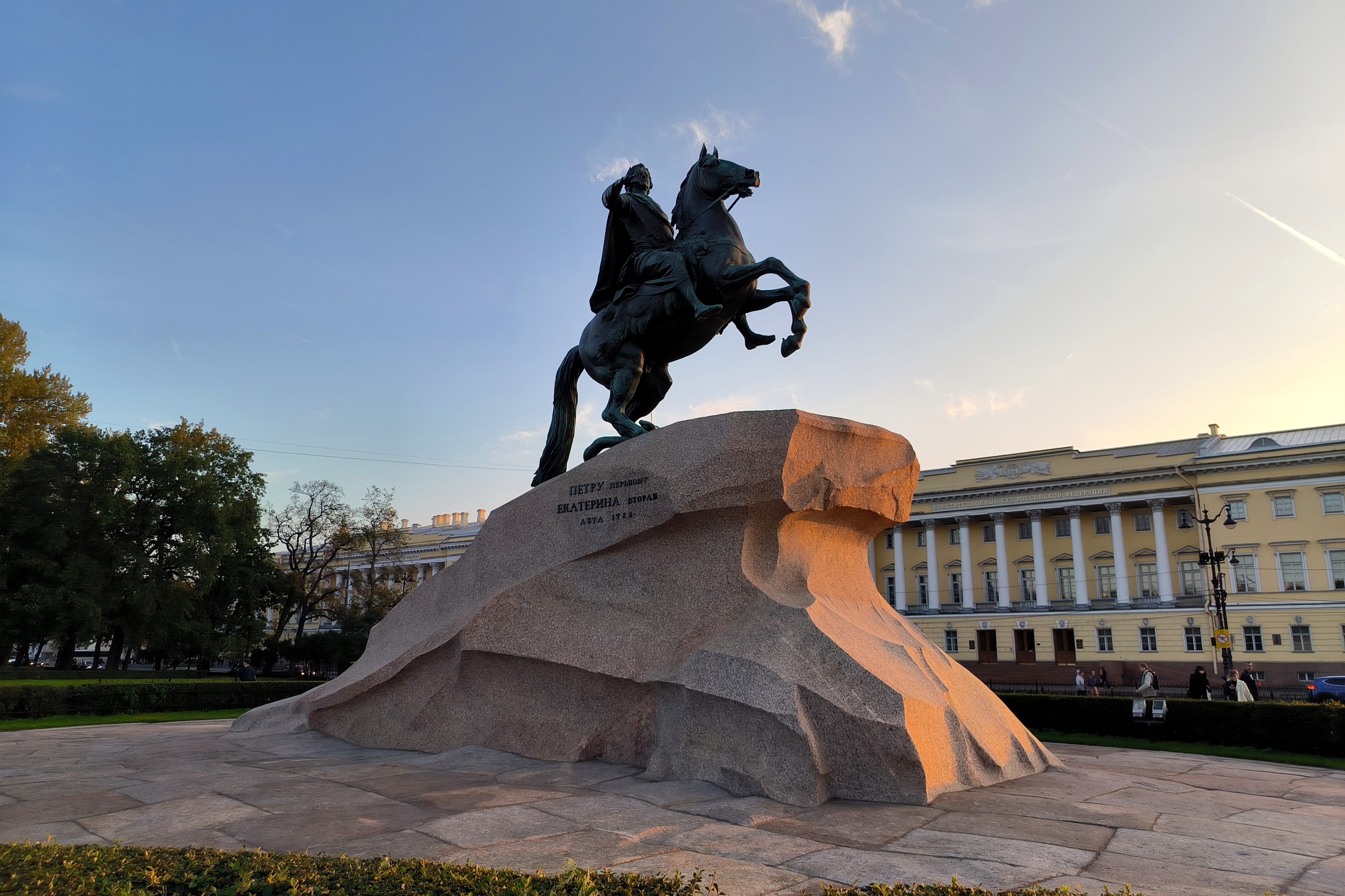 Памятники спб недорого цены фото Пройти путем Петра I: в Петербурге появился "императорский" экскурсионный маршру